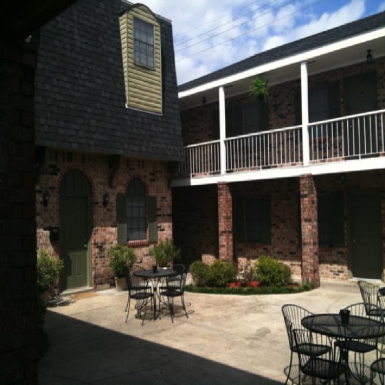 1300 Exterior Courtyard2.jpg